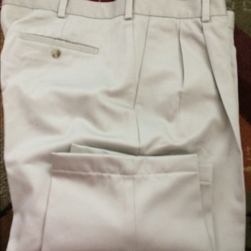 Roundtree & York pleated front 40/32